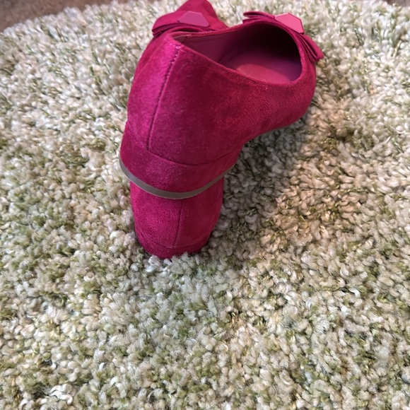 Deep pink suade shoes. - Picture 3 of 5